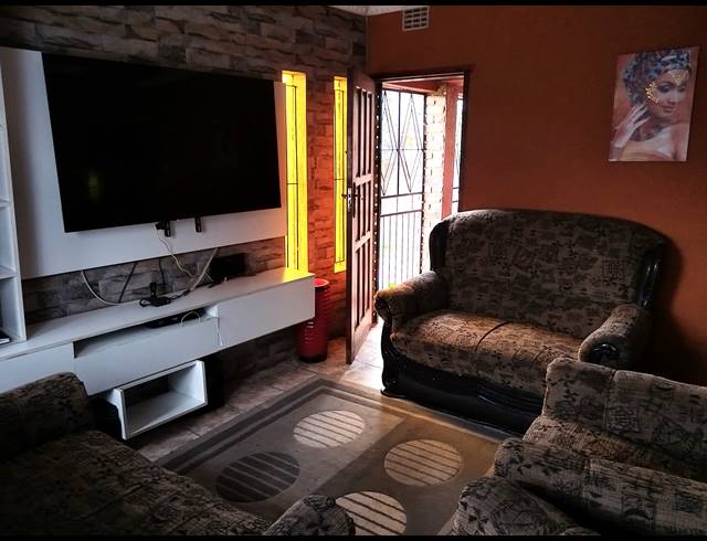 3 BEDROOM HOUSE FOR SALE IN SEBOKENG ZONE 13